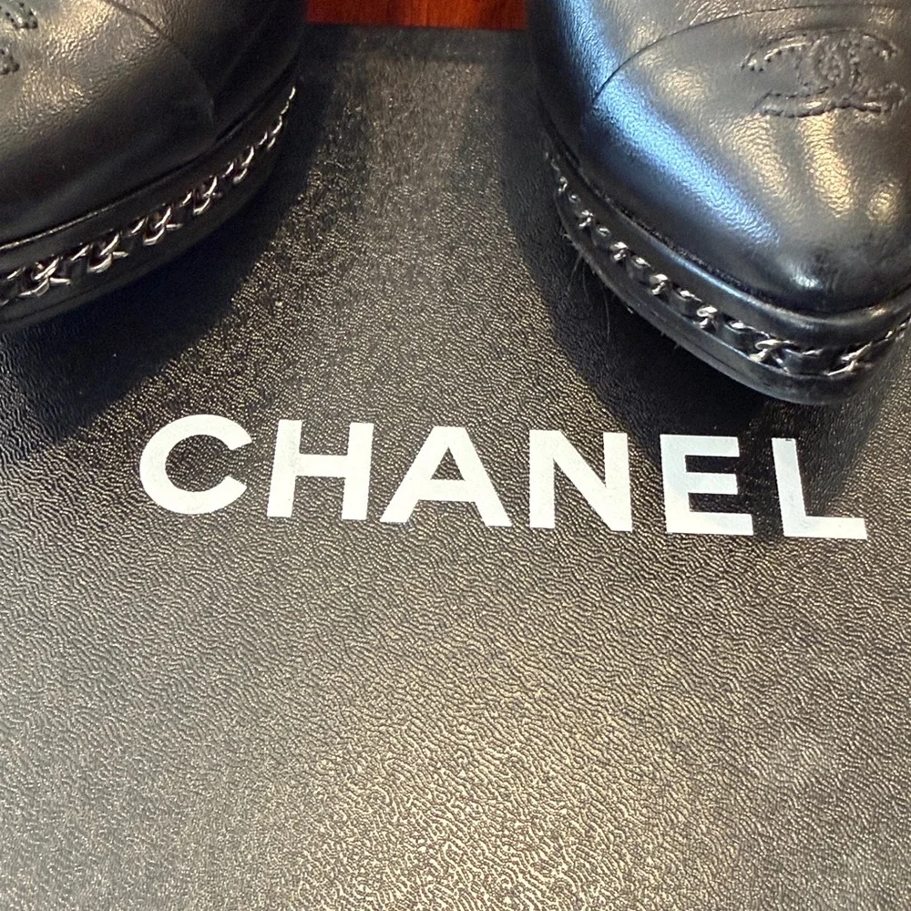 CHANEL  Black Leather Cap-Toe Chain-Trim Platform Pumps with box